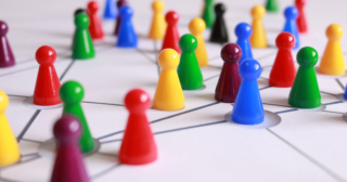 Ako zvýšiť hodnotenie stránky so sociálnymi médiami a SEO, postavičky z človeče nehenvaj sa